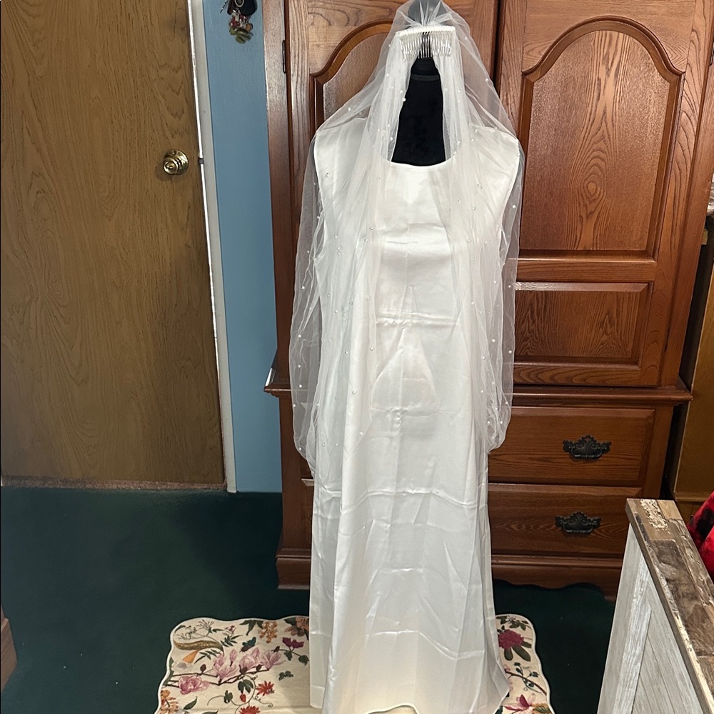 Elegant White Sleeveless Dress